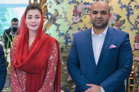 Rana Sikandar with Students